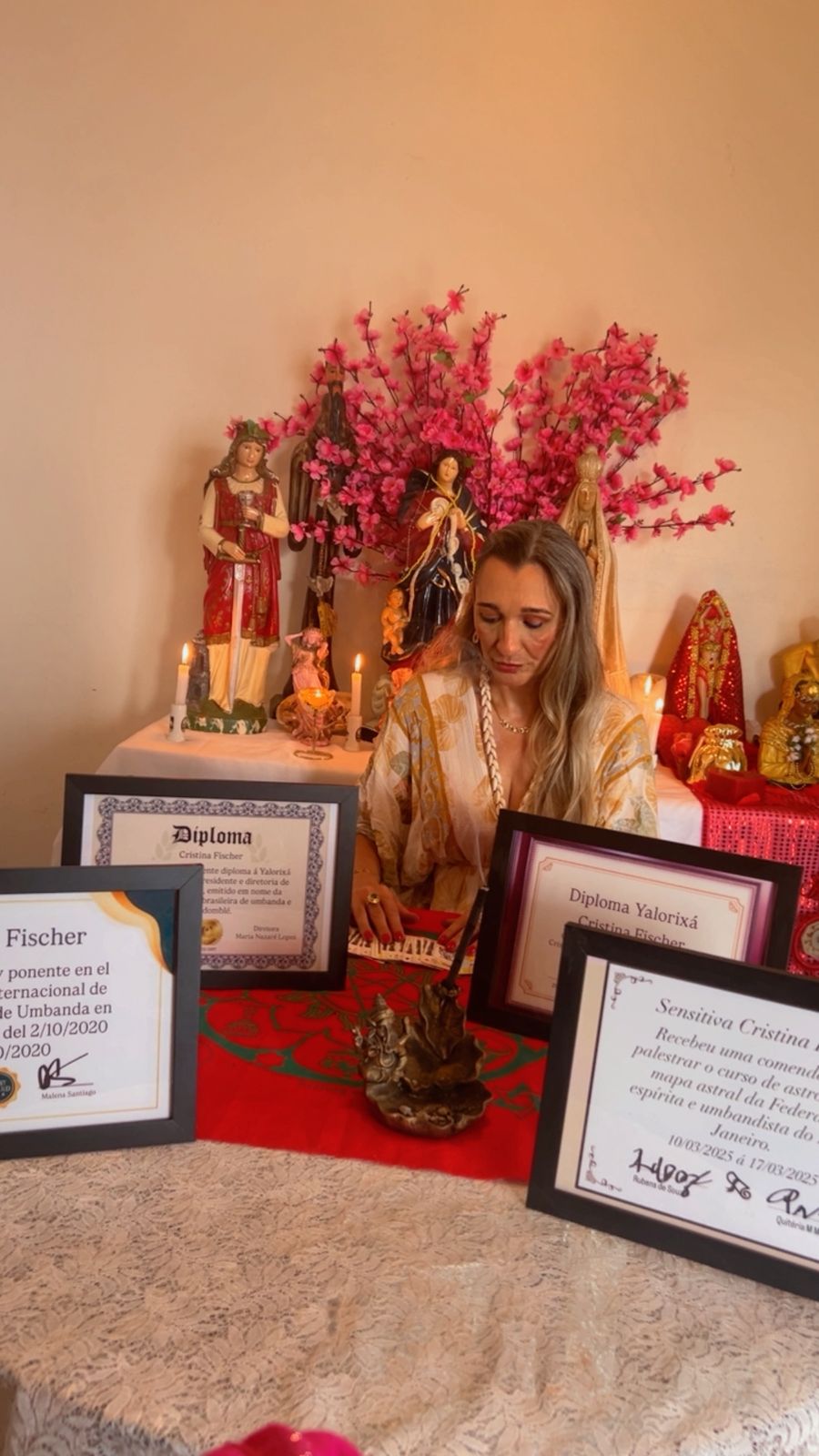 Cristina - Mãe de Santo e Taróloga